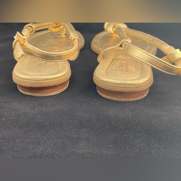 Beautiful MK gold Sandals - Picture 4 of 11